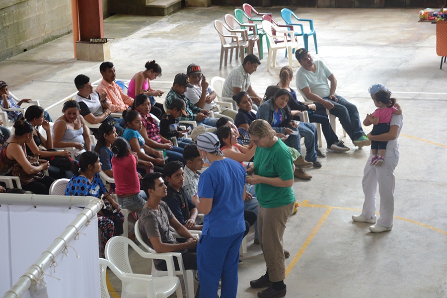 Dentists talking to large group of people