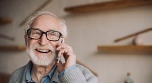 Man with healthy smile after restoratie dentistry